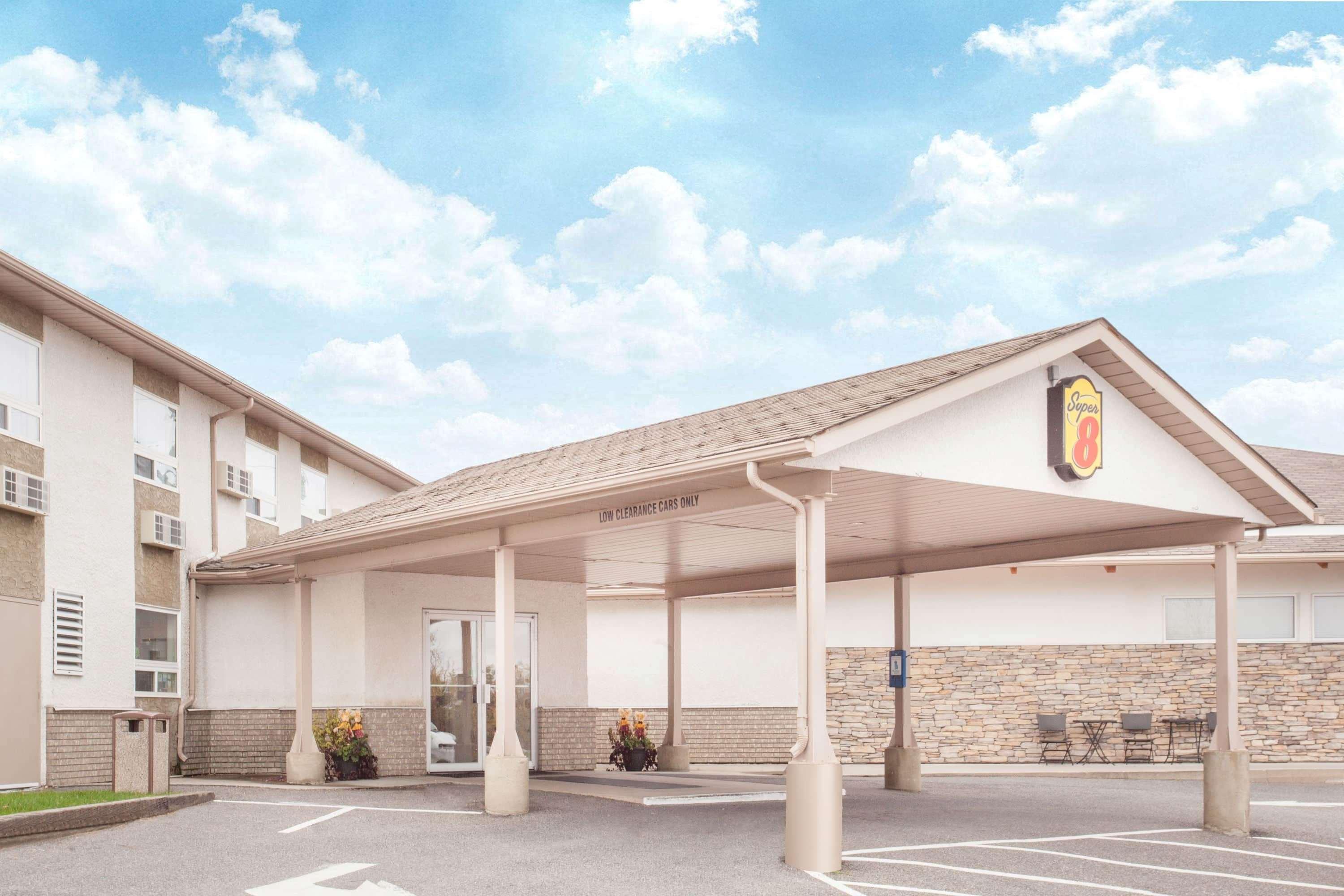 Super 8 By Wyndham Kenora Hotel Exterior foto
