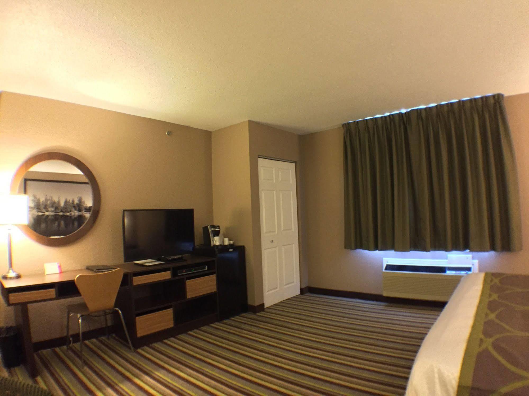 Super 8 By Wyndham Kenora Hotel Exterior foto