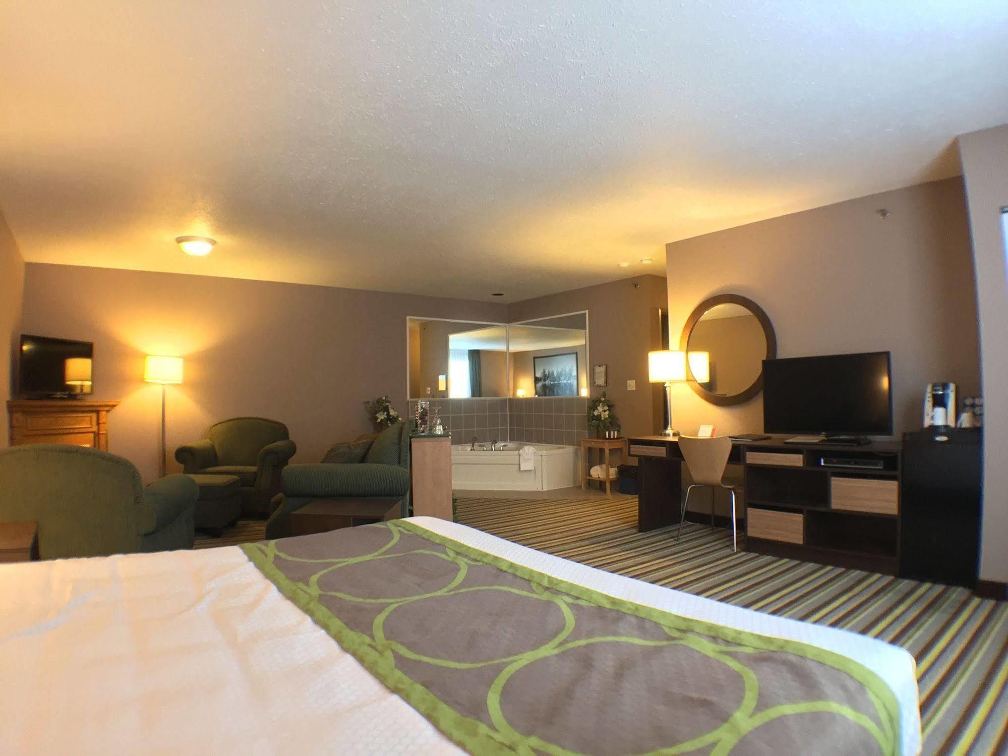 Super 8 By Wyndham Kenora Hotel Exterior foto