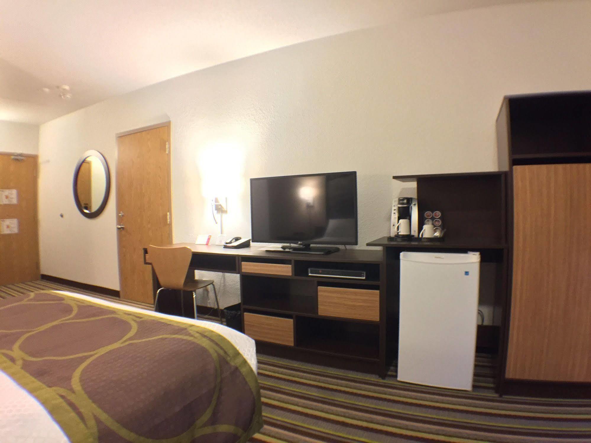 Super 8 By Wyndham Kenora Hotel Exterior foto