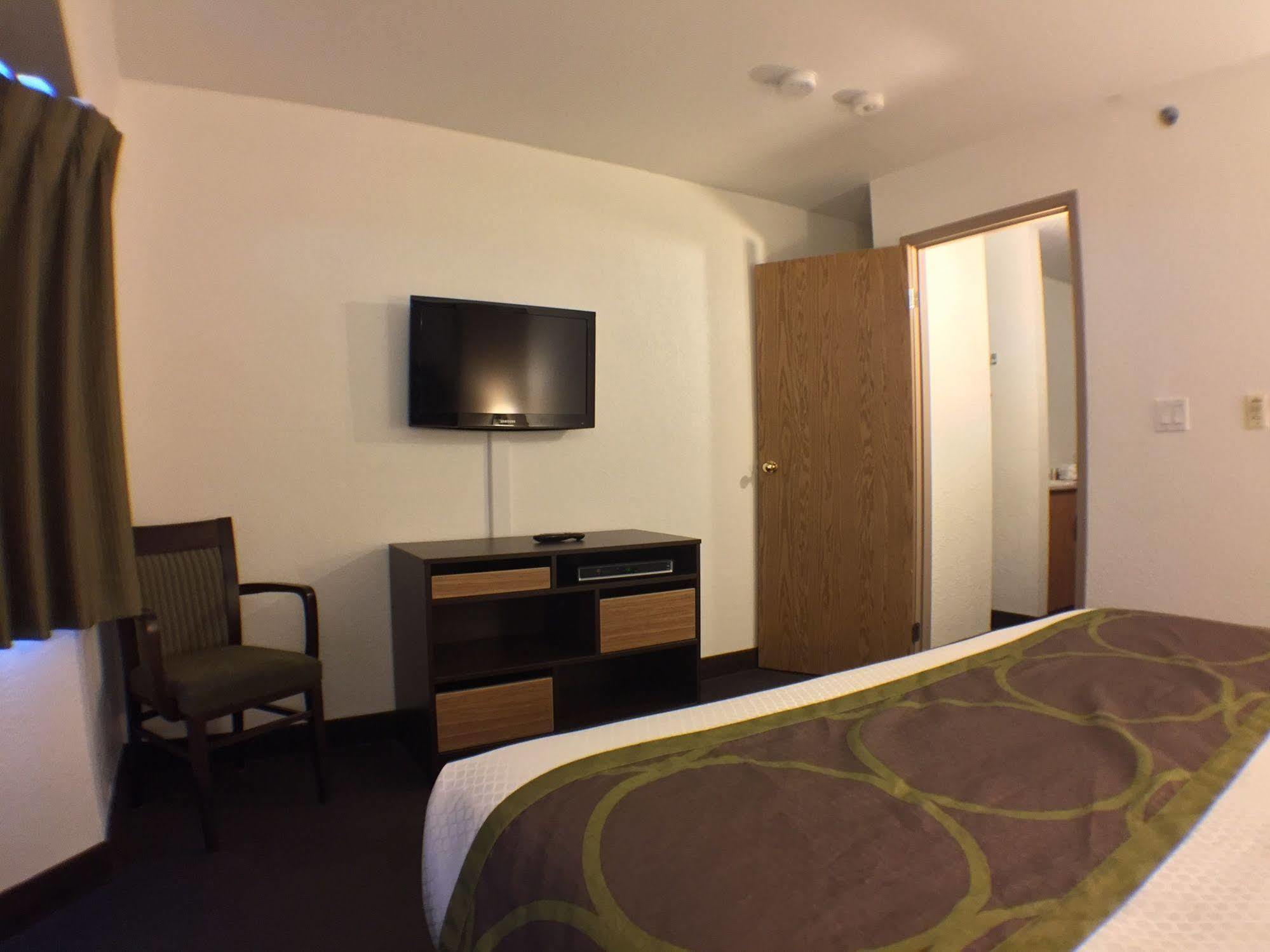Super 8 By Wyndham Kenora Hotel Exterior foto